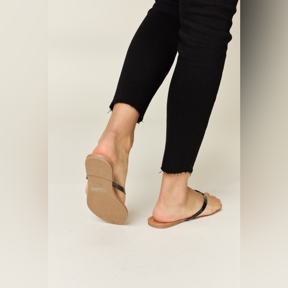 WILD DIVA PU Leather Open Toe Sandals - Picture 2 of 6